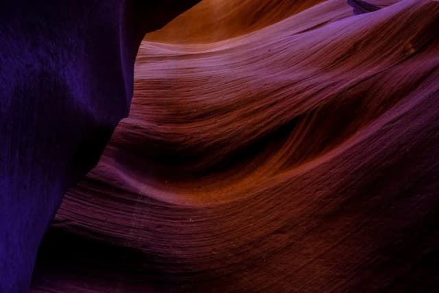 Malarstwo monochromatyczne: jak emocje wpływają na kompozycję? Malarstwo monochromatyczne: jak emocje wpływają na kompozycję?